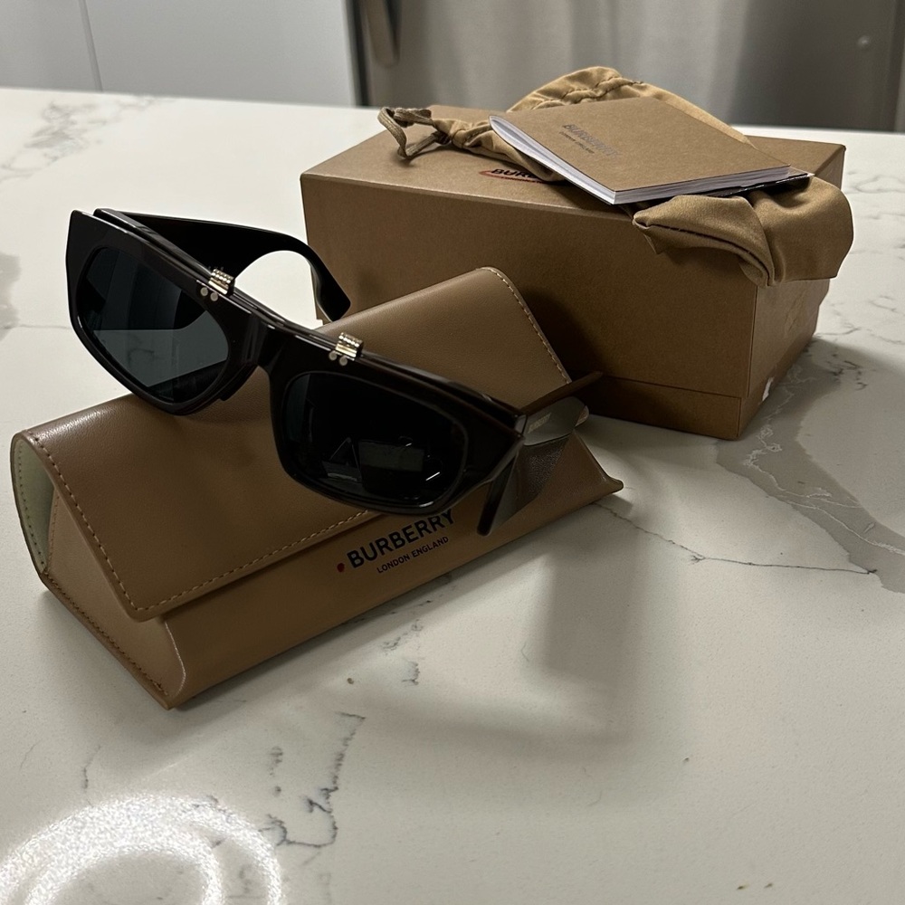 Burberry sunglasses NWT chocolate colored
